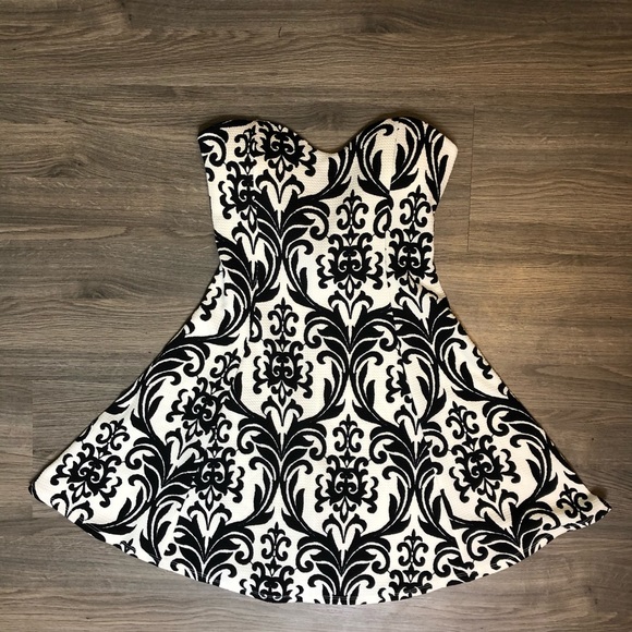 Damask Print Dress BNWT Black White strapless - Picture 1 of 3
